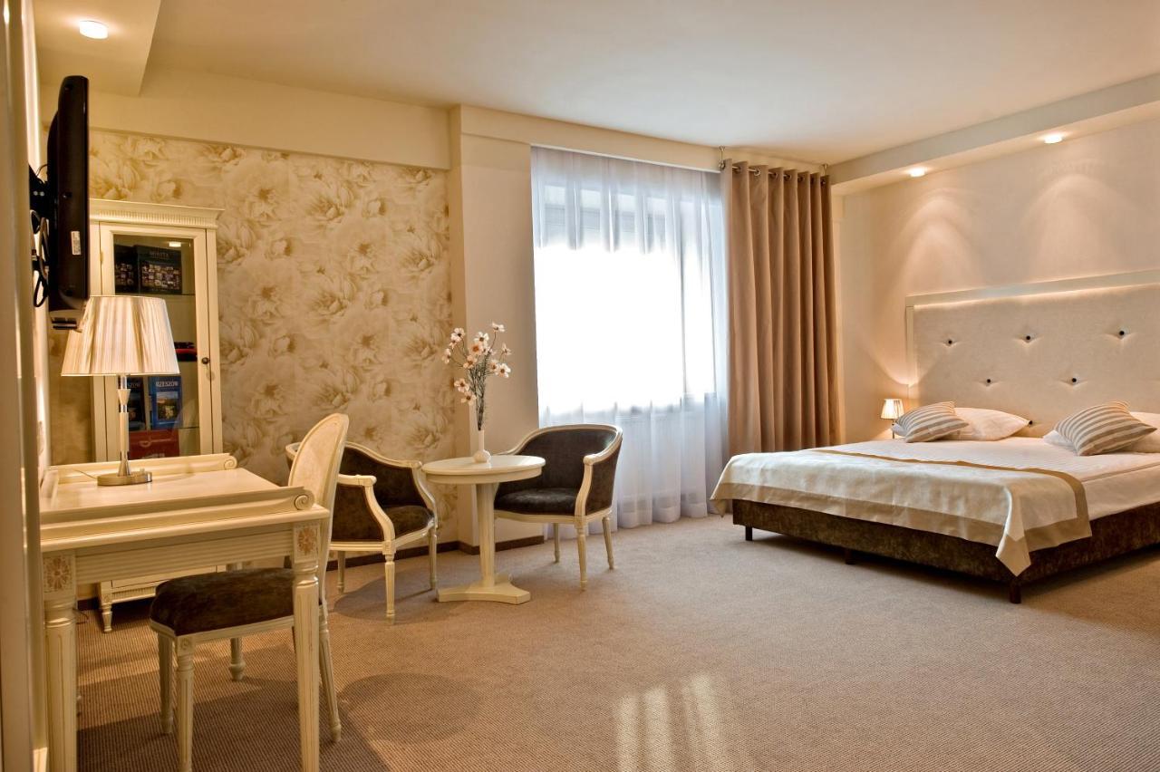 Hotel Prezydencki 3-Star Жешув Экстерьер фото