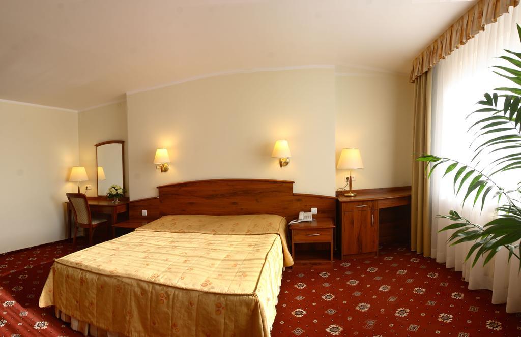 Hotel Prezydencki 3-Star Жешув Экстерьер фото