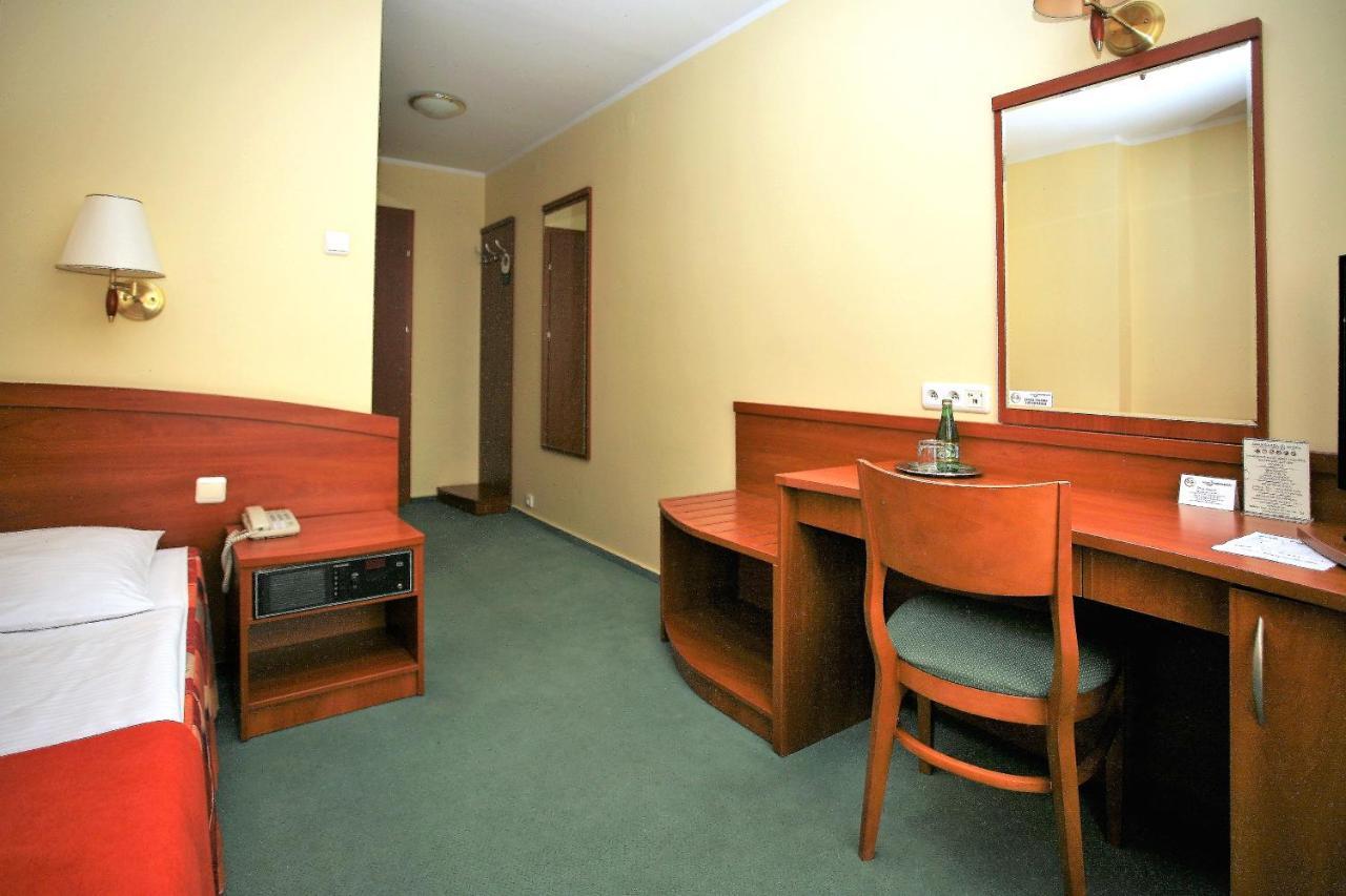 Hotel Prezydencki 3-Star Жешув Экстерьер фото